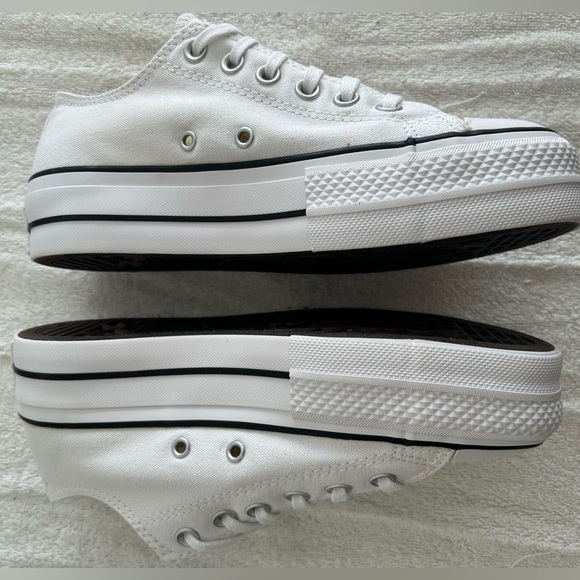 BRAND NEW
Converse Chuck Taylor All Star Platform - Picture 3 of 4